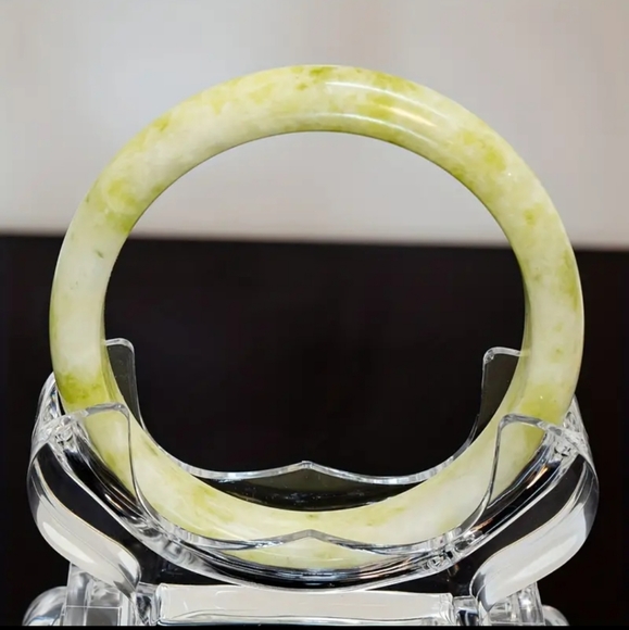 Natural Yellow Jade Classic Bracelet. - Picture 2 of 5